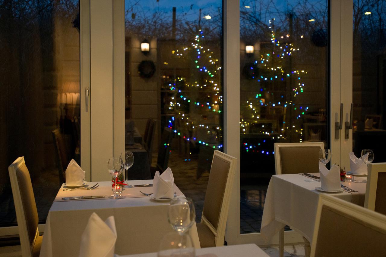 Hotel Dwor Kosciuszko Краков Экстерьер фото The restaurant at the hotel