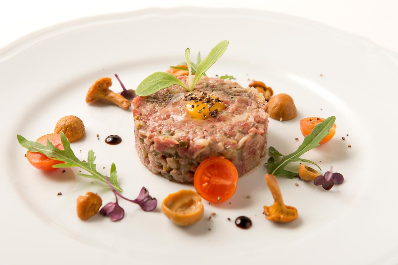 Hotel Dwor Kosciuszko Краков Экстерьер фото A steak tartare