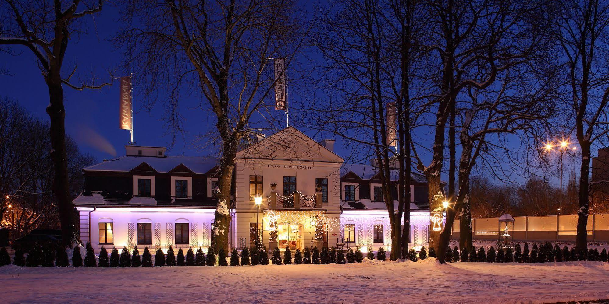 Hotel Dwor Kosciuszko Краков Экстерьер фото The main building of the hotel