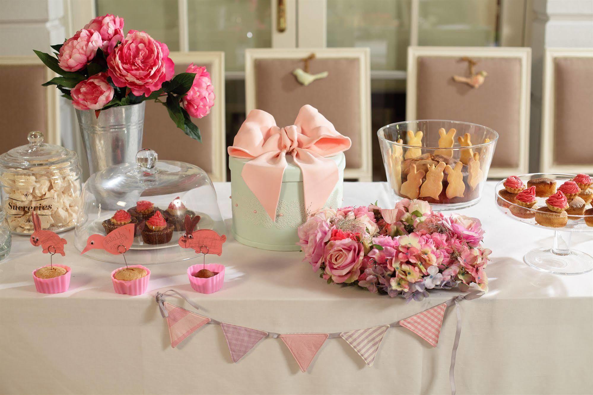 Hotel Dwor Kosciuszko Краков Экстерьер фото A dessert table at a wedding