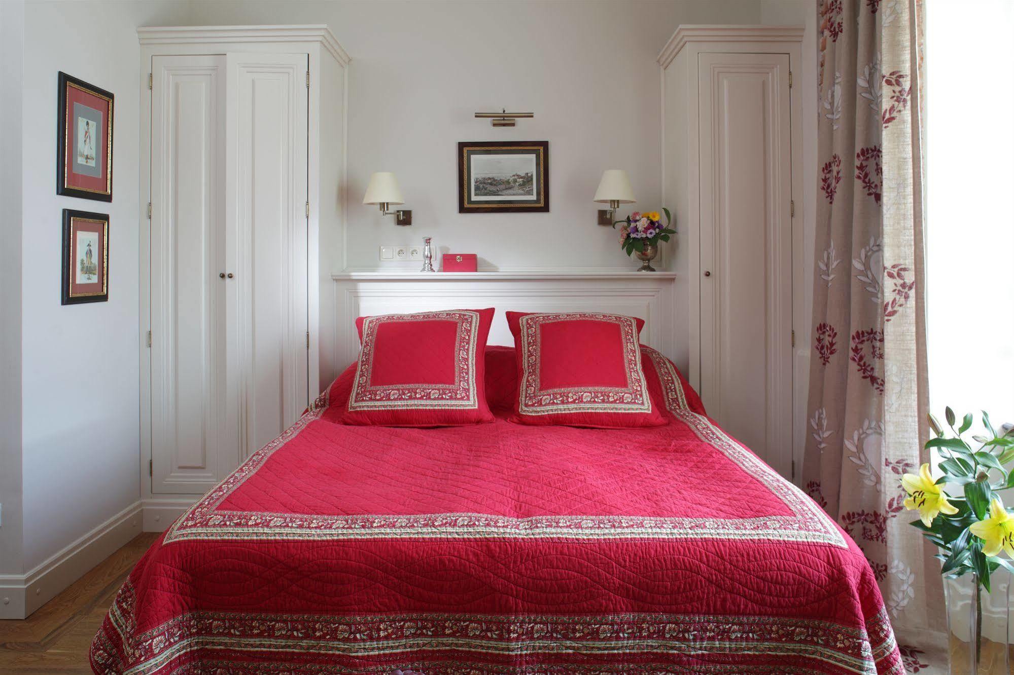 Hotel Dwor Kosciuszko Краков Экстерьер фото A bedroom